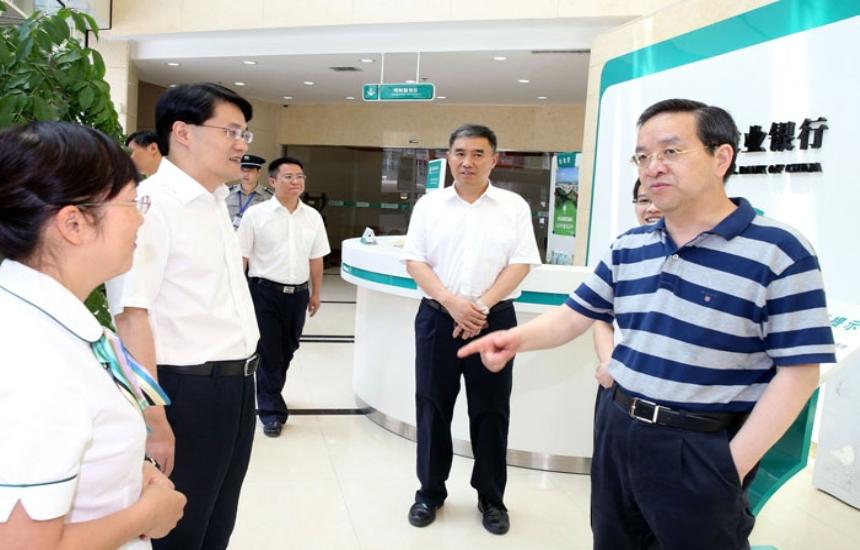 农总行董事长_常宁农商银行总行照片