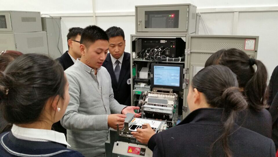 茅台农商银行组织员工开展ATM自助设备操作